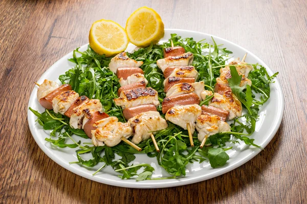 Grilled chicken on bamboo skewers — Stock Photo, Image