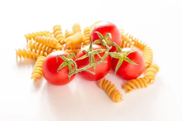 Macarrão italiano misto em fundo branco — Fotografia de Stock