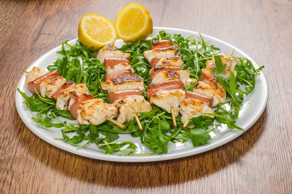 Grilled chicken on bamboo skewers — Stock Photo, Image