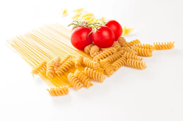 Pasta mista italiana su fondo bianco — Foto Stock