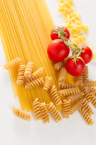 Pasta mista italiana su fondo bianco — Foto Stock