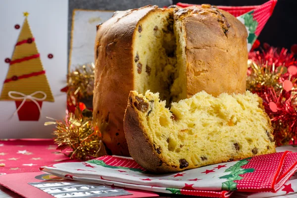 Bolo italiano de Natal chamado "panettone " — Fotografia de Stock