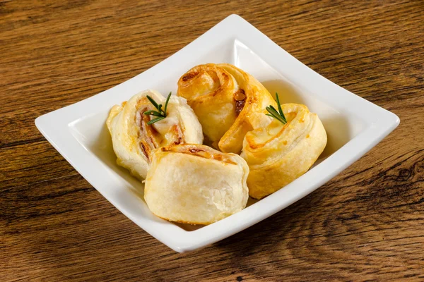 Homemade rolled pie ready for dinner — Stock Photo, Image