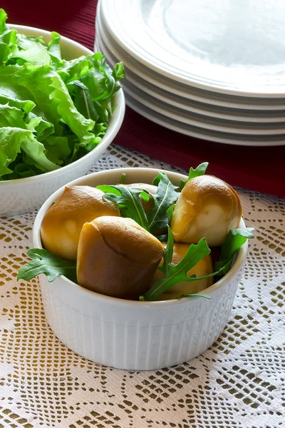 Poco de queso de cereza italiano llamado "provola " — Foto de Stock