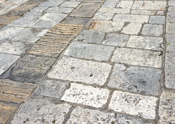 Calle medieval pavimentada con adoquines — Foto de Stock