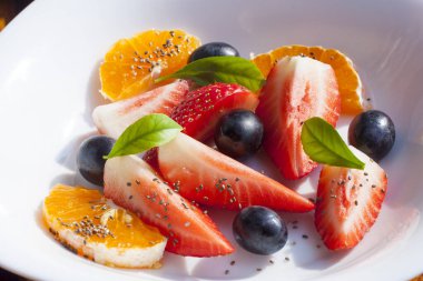 tabak meyve salatası ile