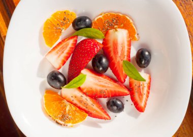 tabak meyve salatası ile