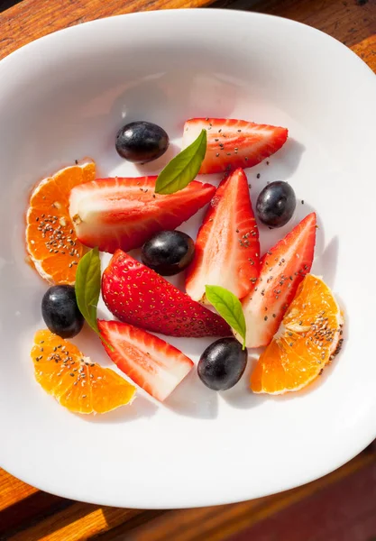 tabak meyve salatası ile