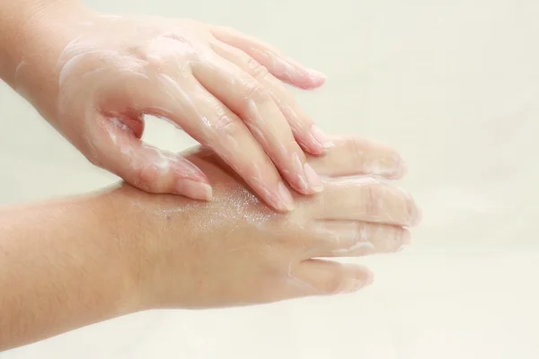 Миття рук з милом . Ліцензійні Стокові Зображення