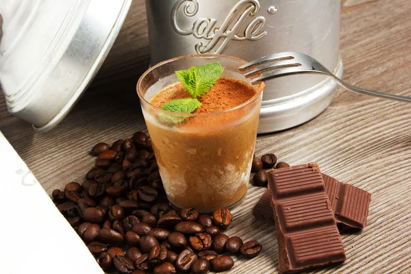 Sobremesa em café com chocolate — Fotografia de Stock