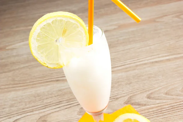 Lemon sorbet cup — Stock Photo, Image