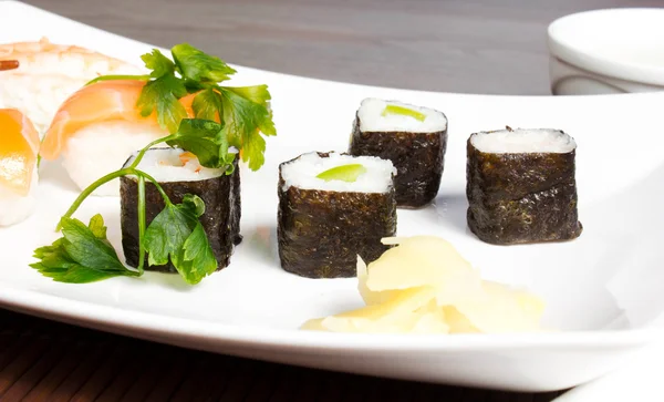 Sushi auf dem Tisch — Stockfoto