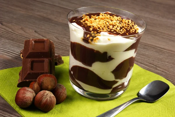 Tejszín és a csokoládé desszert — Stock Fotó