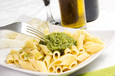 Pesto ile makarna