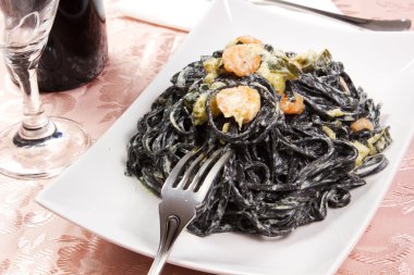 Squid mürekkep makarna