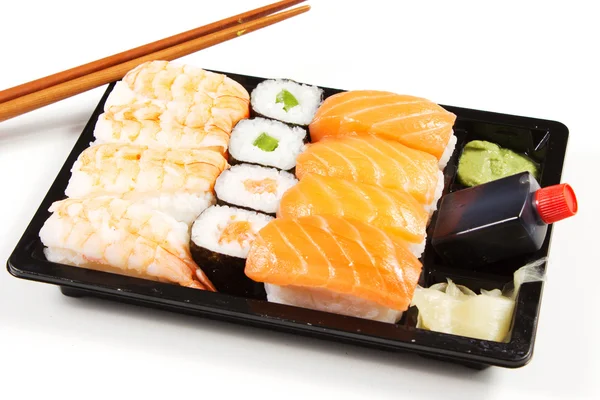 Sushi på vit — Stockfoto