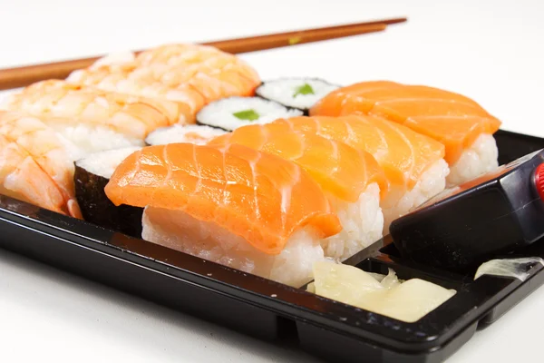 Sushi på vit — Stockfoto