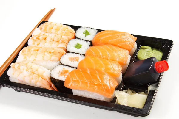 Sushi på vit — Stockfoto