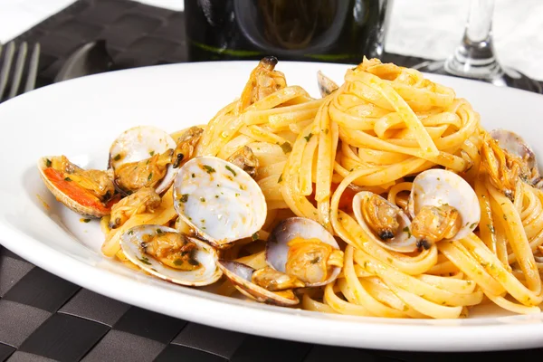 Spaghetti mit Venusmuscheln — Stockfoto