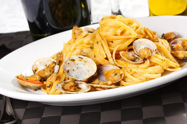 Spaghetti mit Venusmuscheln — Stockfoto