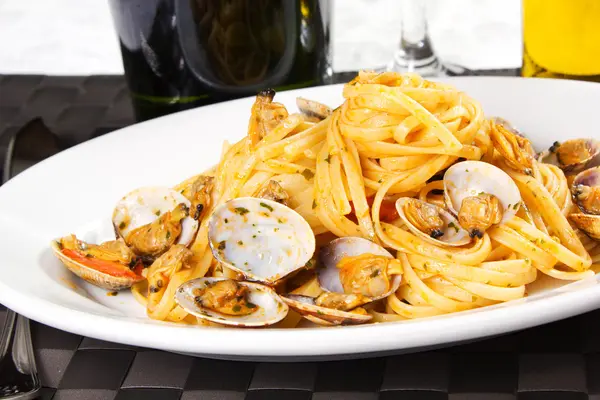 Spaghetti med musslor — Stockfoto