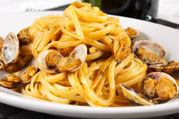 Spaghetti mit Venusmuscheln — Stockfoto