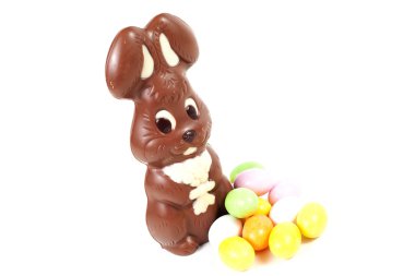 Paskalya tavşanı çikolata Paskalya yumurtası ile yapılmış.