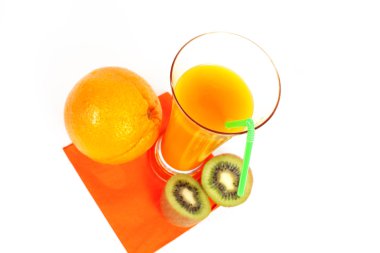 bardak portakal suyu ve portakal ve kiw