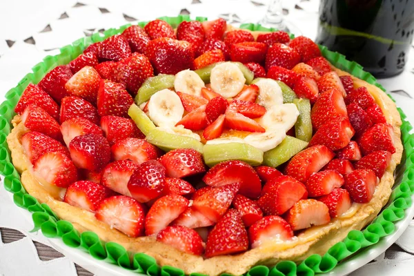 Fresh fruit cake — Stock Photo, Image
