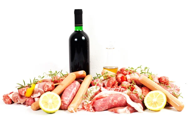 Verscheidenheid vlees op een witte achtergrond — Stockfoto