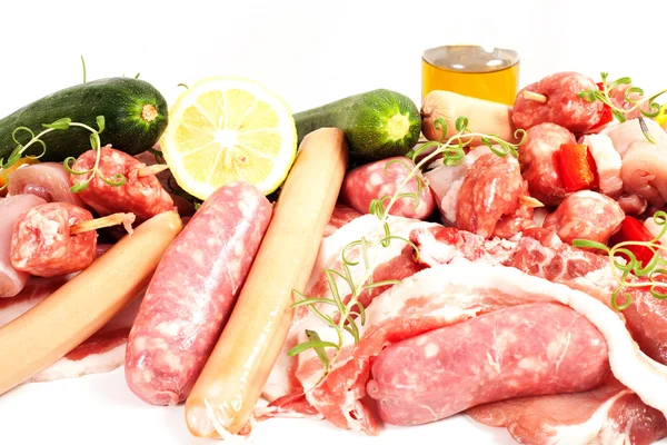 Verscheidenheid vlees op een witte achtergrond — Stockfoto