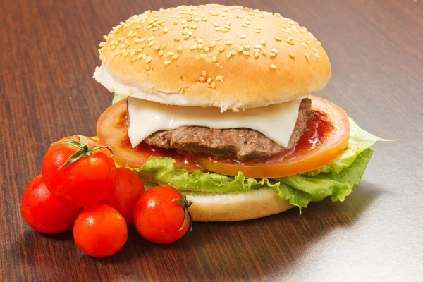 Гамбургер — стоковое фото