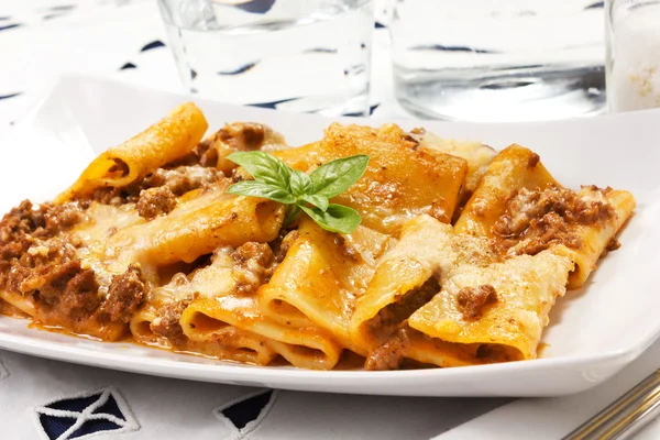 Pasta with meat sauce and bechamel in the dish on the table — Stock Photo, Image