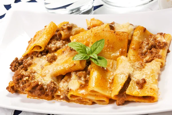 Pasta with meat sauce and bechamel in the dish on the table — Stock Photo, Image