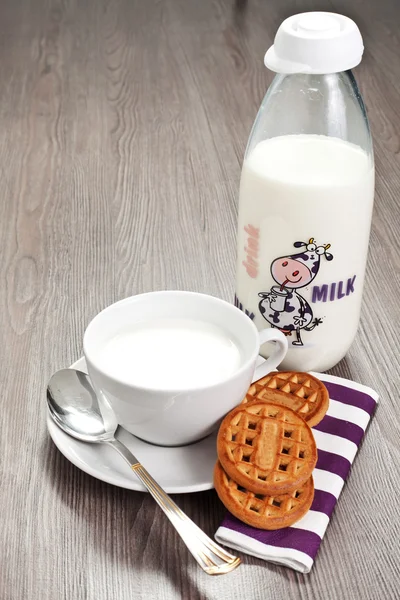 Breakfast on the wood table — Stock Photo, Image