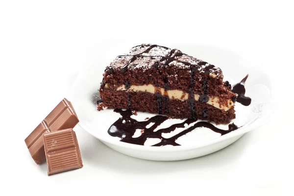 Gâteau au chocolat avec fond blanc — Photo