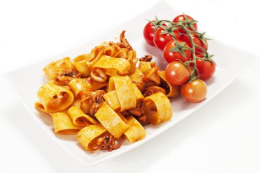 soslu makarna ile kalamar