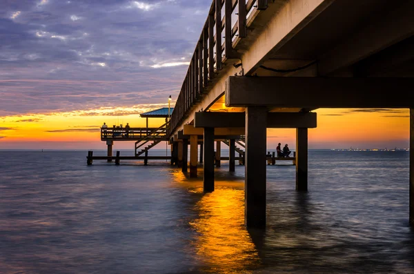 Pier vid solnedgången — Stockfoto