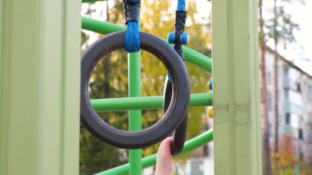 Anéis Ginástica Parque Infantil Parque Infantil Com Equipamento Exercício Livre — Vídeo de Stock