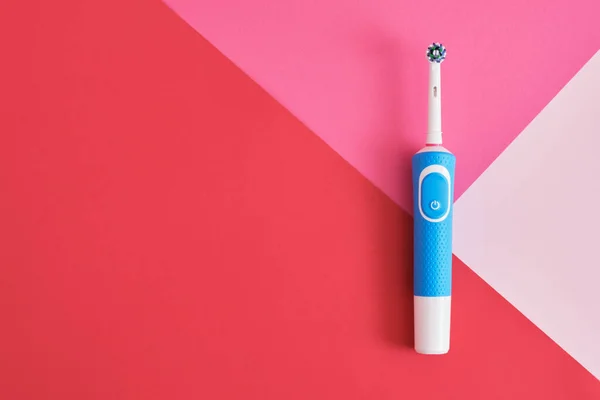 Electric Blue Toothbrush Bright Geometric Pink Blue Background Oral Hygiene — Stock Photo, Image
