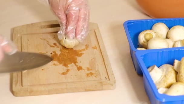 클로우 Cutting Champignons Wooden Cut Board Cutting Champignon Mushroom Knife — 비디오