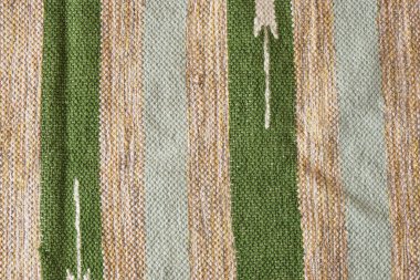 Ev yapımı halı, doğal pamuktan yapılmış küçük pamuk halı, skandi ya da boho dekor tarzı, bilinçli tüketim konsepti.