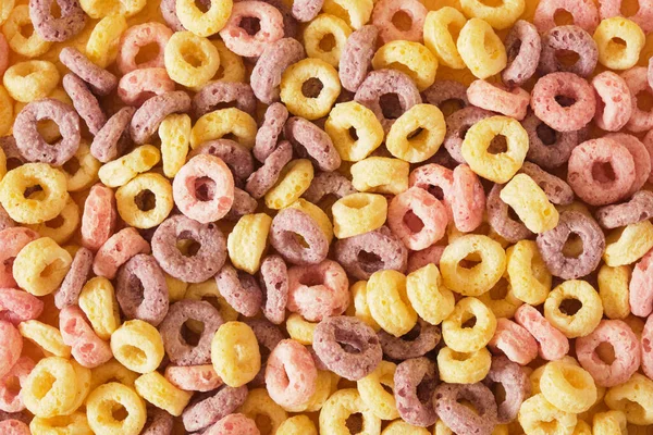 黄色の背景にカラフルな朝食のシリアルトップビュー丸みを帯びた朝食のシリアルテクスチャ — ストック写真