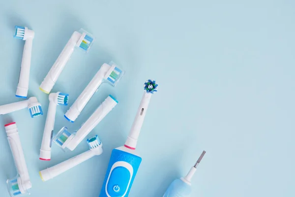 Electric Toothbrush Lot Different Multi Colored Replaceable Nozzles Blue Background — Stock Photo, Image