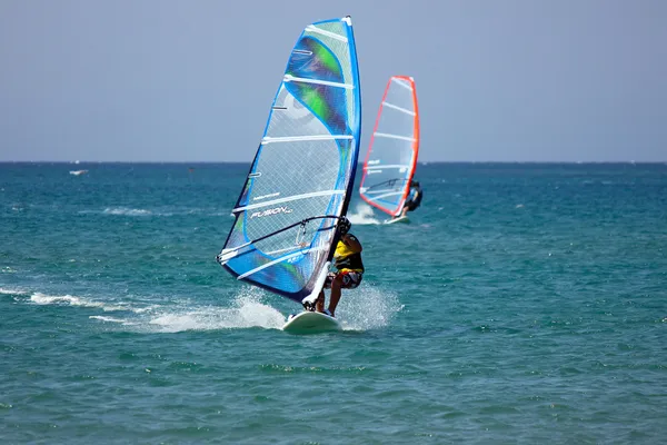 Windsurf na praia de Prassonissi Imagem De Stock