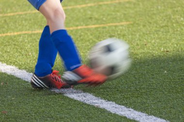 bir futbol başladı