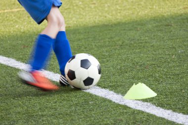 bir futbol başladı
