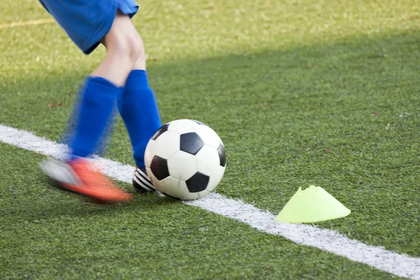 bir futbol başladı