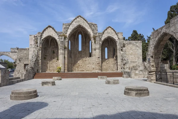 Antické ruiny kostela ve starém městě Rhodu — Stock fotografie
