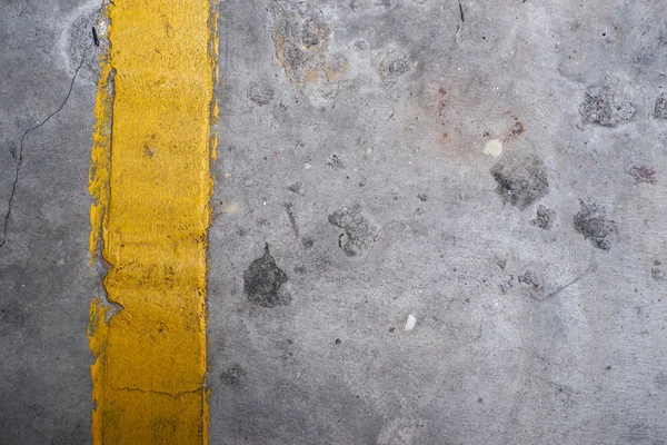 Grunge textured concrete floor with yellow line — Stock Photo, Image